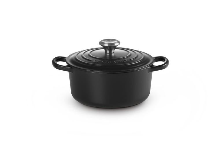 Le Creuset Runder Bräter mit schwarzer Innenemaille aus Gusseisen