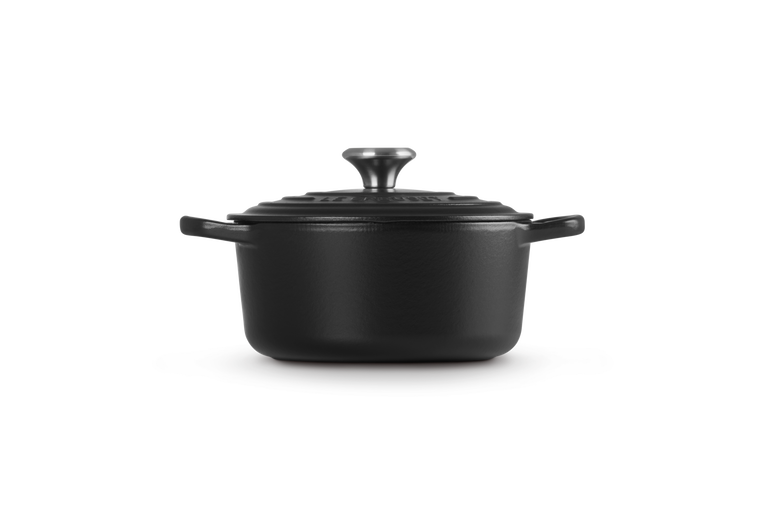 Le Creuset Runder Bräter mit schwarzer Innenemaille aus Gusseisen Exklusivangebot