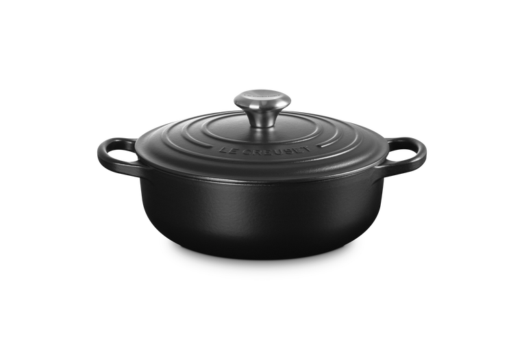 Le Creuset Sauteuse mit schwarzer Innenemaille aus Gusseisen