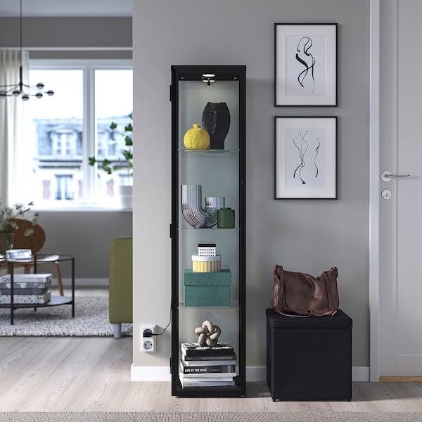 BLÅLIDEN / STRIMSÄV Vitrine mit Beleuchtung, schwarz Saisonschlussverkauf
