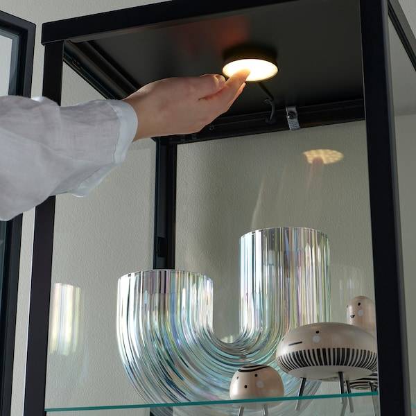 BLÅLIDEN / STRIMSÄV Vitrine mit Beleuchtung, schwarz Saisonschlussverkauf