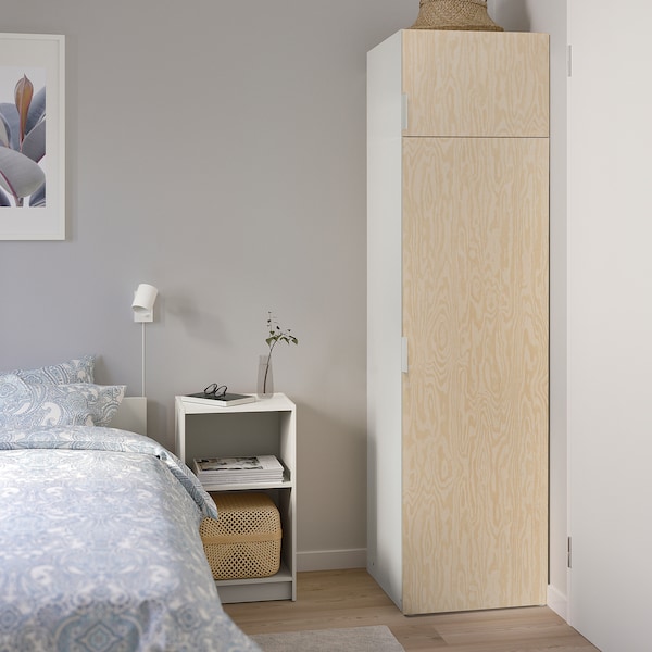 PLATSA Schrank mit 2 Türen, weiß/Kalbåden glänzende Kiefernachbildung, 50% Rabatt für begrenzte Zeit