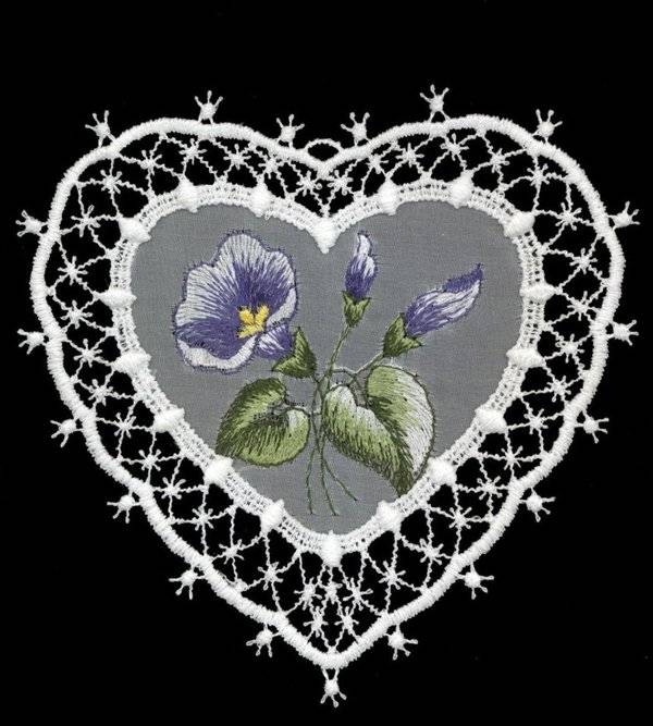 Plauener Spitze Fensterbild Sommerblume Herz-Winde