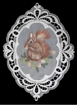 Plauener Spitze Fensterbild Eichhörnchen