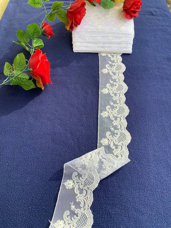 Plauener Spitze Sinfonie der Blume 8cm/weiss