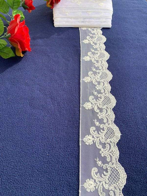Plauener Spitze Sinfonie der Blume 8cm/weiss Lagerräumung