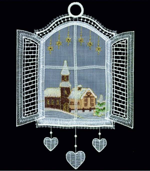 Plauener Spitze Fensterbild Dorfkirche im offenen Fenster
