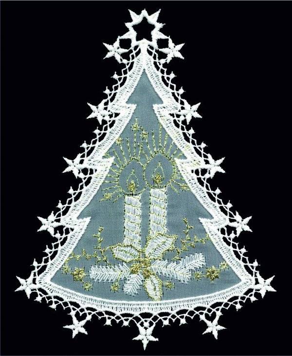 Plauener Spitze Fensterbid Kerzen im Tannenbaum