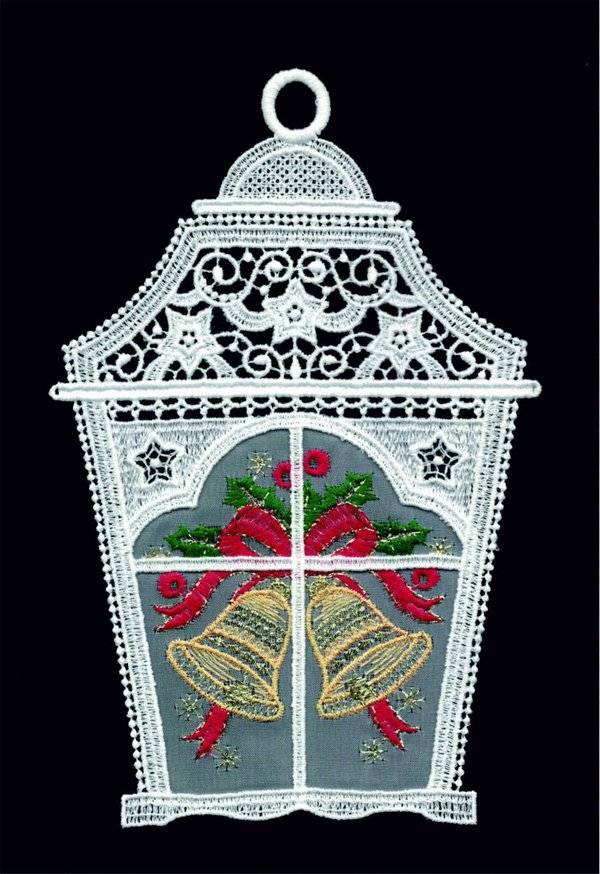 Plauener Spitze Fensterbild Laterne mit Weihnachts-Glocken