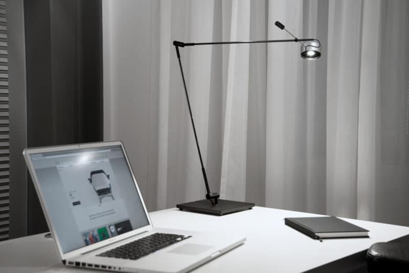 Radius Design ABSOLUT SCHREIBTISCH LEUCHTE Fabrikpreis