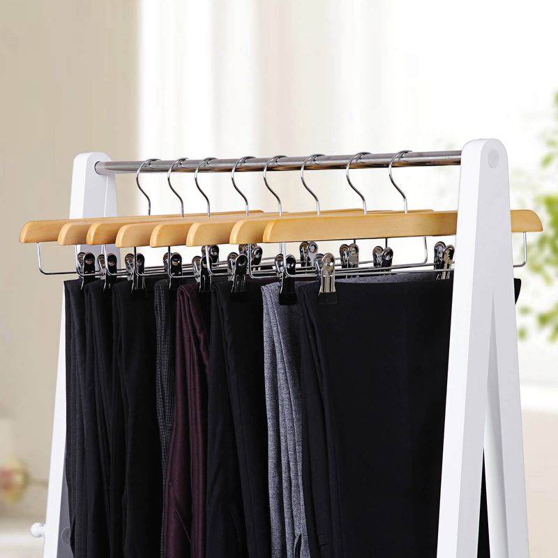 Songmics SONGMICS Kleiderbügel aus Schima-Holz mit verstellbaren Clips Discount Store für neue Produkte