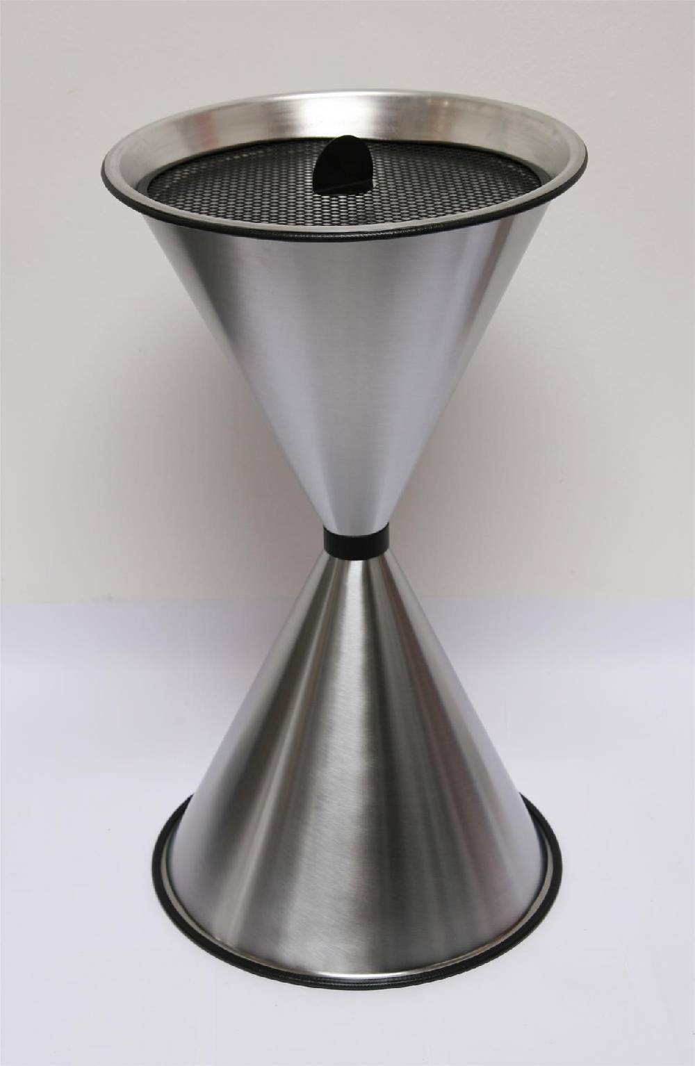 Szagato Aschenbecher für Draussen Diabola 71x40cm Edelstahl SZAGATO Aschenbecher groß Stand-Aschenbecher außen Aschenbecher stehend Aschenbecher für draußen