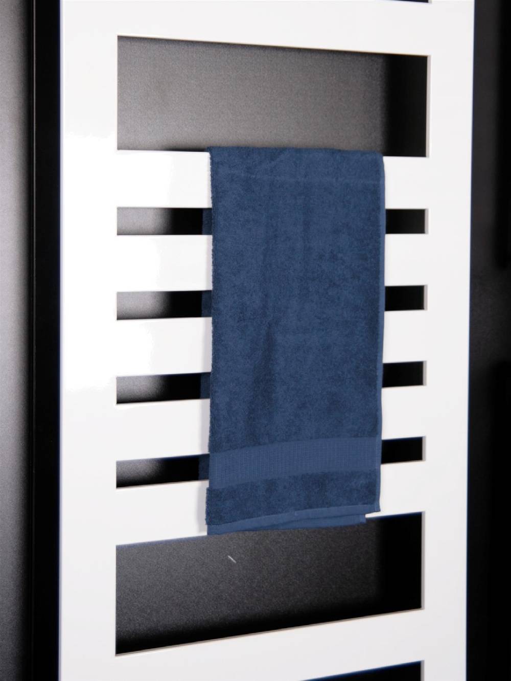 Szagato BADHEIZKÖRPER Design Zebra 2 144x60cm 911 Watt weiß SZAGATO Designheizkörper Handtuchheizkörper mit Mittelanschluss Handtuchwärmer Neueste Stile