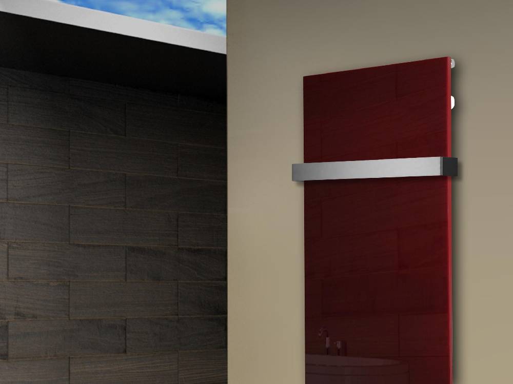 Szagato Badheizkörper mit Glas Design Montevideo 2 (Glasfront) 120x47cm 799 Watt rot (+1 Halter 50mm) SZAGATO Designheizkörper Mittelanschluss Handtuchwärmer Im Verkauf
