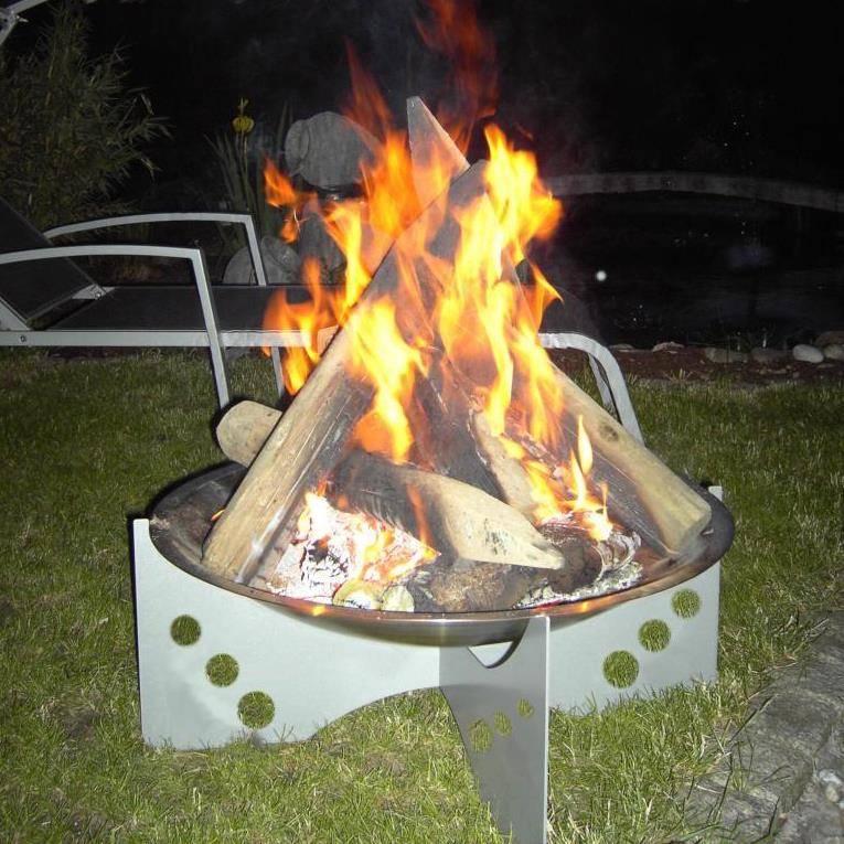 Szagato Feuerschale Garten aus Edelstahl ØxH 70x30cm Design 1 SZAGATO Feuerschale für den Garten Feuerschale outdoor Grillschale Grillkorb 70cm groß Sonderangebot