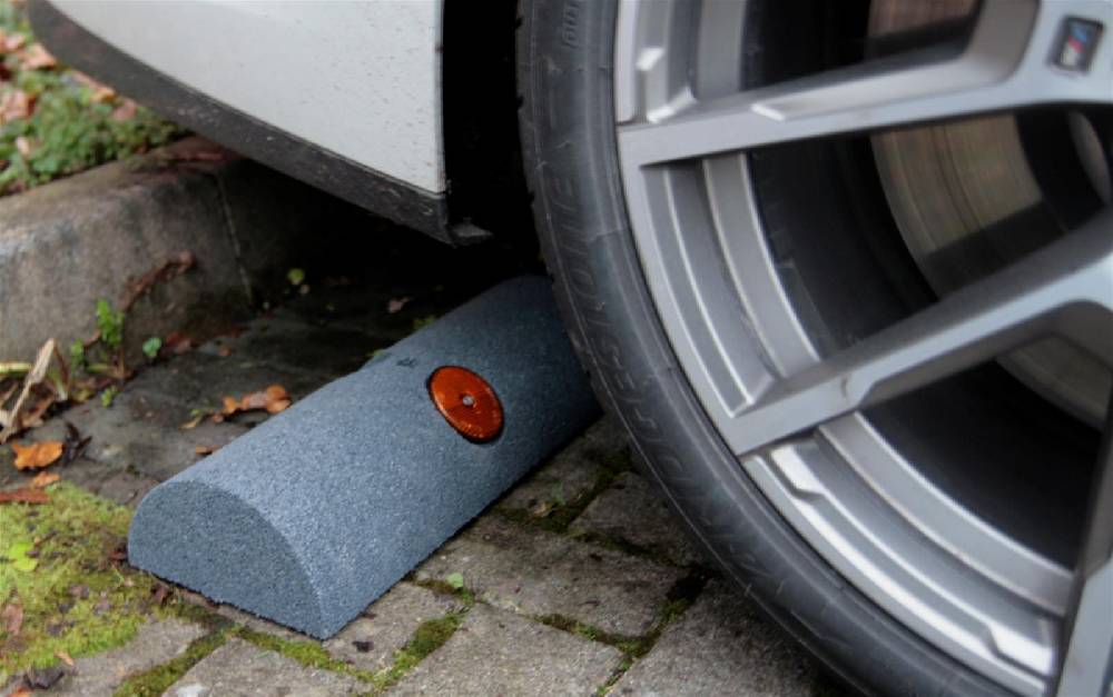 Szagato Gummi - Anfahrschutz Bumper 800x150x80 mm grau SZAGATO Gummi Anfahrschutz Bumper Rammschutz aus Gummigranulat Gummi Bordsteinrampe #1